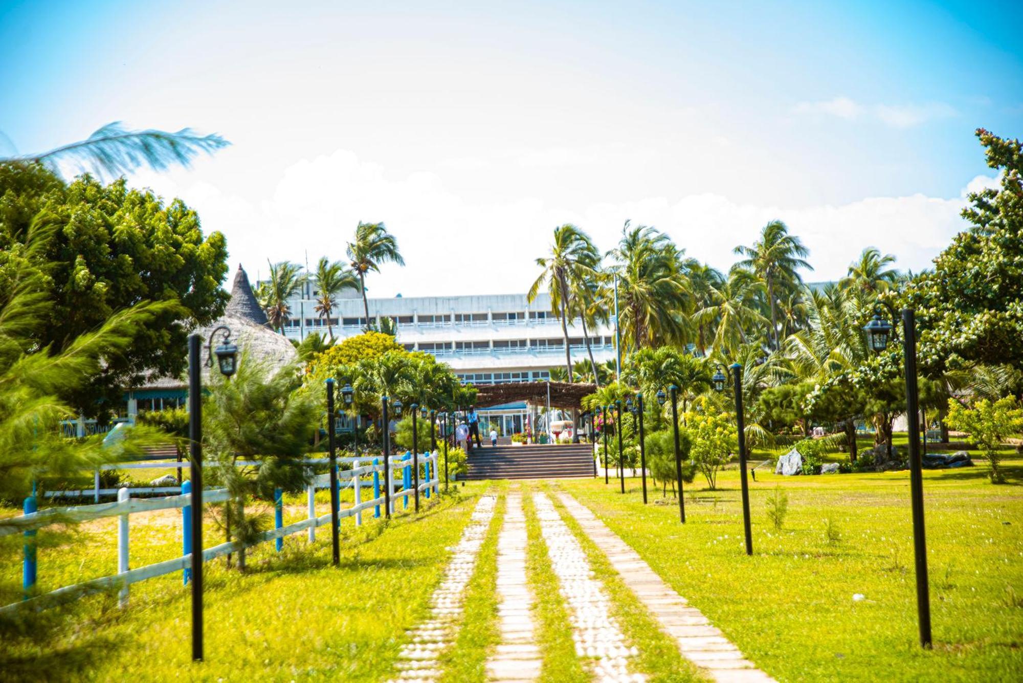 Hotel Sarakawa Lome Exterior photo